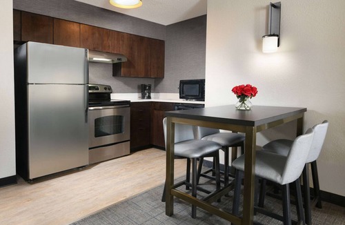 Richardson Hotel | 2 Contemporary Units within walking distance to Galatyn Woodland Preserve! Pool!