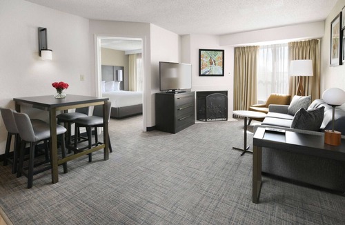 Richardson Hotel | 2 Contemporary Units within walking distance to Galatyn Woodland Preserve! Pool!