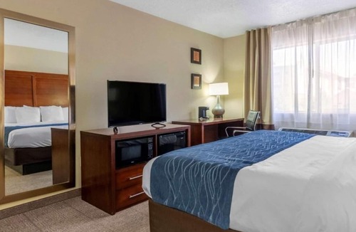 Albuquerque Hotel | 2 Cozy Rooms with Indoor Pool & Free Parking – Near Zoo, Museums & UNM Campus