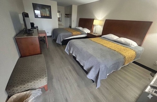 Greenville Hotel | 2 Family-Friendly Accommodations near Greenville Square | Free On-site Parking