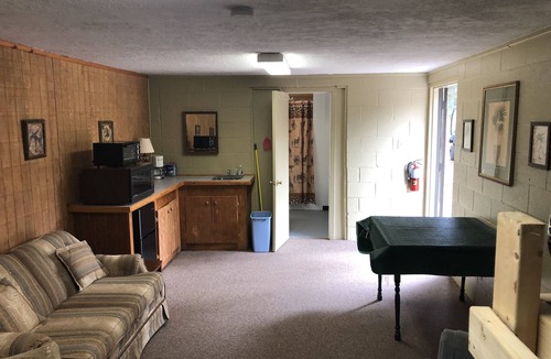 Board Camp Apartment | #2 Farm Charm Kitchenette near Wolf Pen trails, alcohol/smoke-free environment