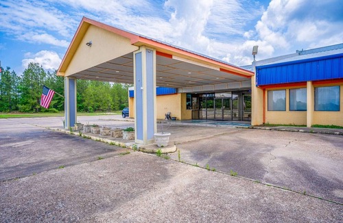Livingston Apartment | 2 Full Beds|Non-Smoking