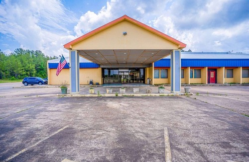 Livingston Apartment | 2 Full Beds|Non-Smoking