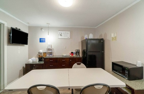 Lamesa Apartment | 2 Full Beds|Non-Smoking