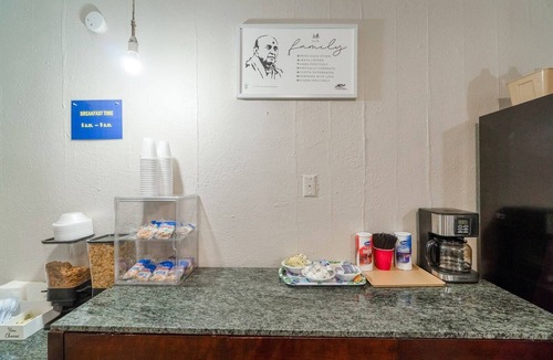 Lamesa Apartment | 2 Full Beds|Non-Smoking