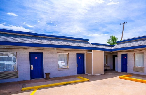 Lamesa Apartment | 2 Full Beds|Non-Smoking