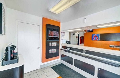 Dupont Apartment | 2 Full Beds | Non-Smoking