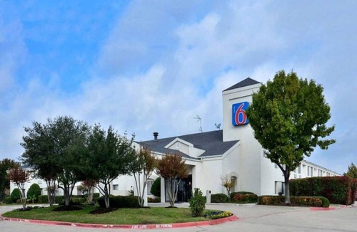 Plano Apartment | 2 Full Beds | Non-Smoking