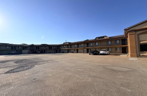 Coffeyville Apartment | 2 Full Beds | Non-Smoking