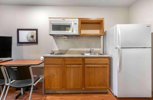 Shreveport Apartment | 2 Full Beds | Non-Smoking, Kitchen