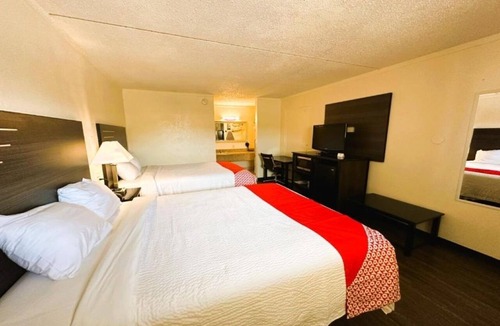 West San Antonio Hotel | 2 Great Value Rooms | 2 Queen Beds Off Hwy 90 W Perfect for Long or Short Stays