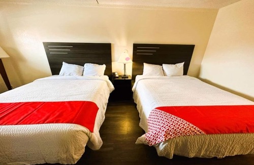 West San Antonio Hotel | 2 Great Value Rooms | 2 Queen Beds Off Hwy 90 W Perfect for Long or Short Stays