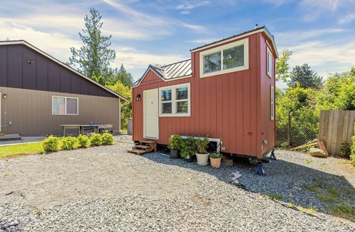 Puyallup House | 2 Homes Available! Newer 3 bedroom & 2 bath Rambler & Tiny Home in backyard