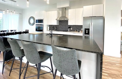 Cityplace House | 2 Homes Side-By-Side - 6 Bedrooms, 8 bathrooms, 8 Car Parking - Sleeps 22