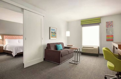 Houston Hotel | 2 Inviting Modern Rooms Great for Business & Leisure Travelers | Free Breakfast