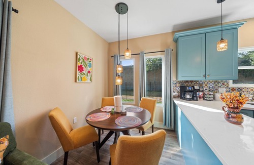 Southeast Houston House | 2 King Beds! New Detached Home w/Roll-In Shower