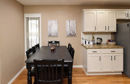 Lincoln House | 2 king master bedrooms. Comfy beds, oversized couches. Arcade games & foosball!