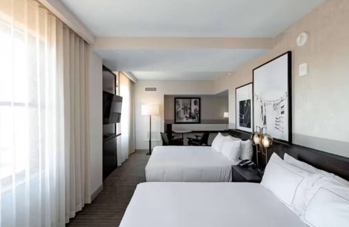 Downtown Des Moines Hotel | 2 Landmark Downtown Hotels Offering Comfort Near Capitol & Convention Center