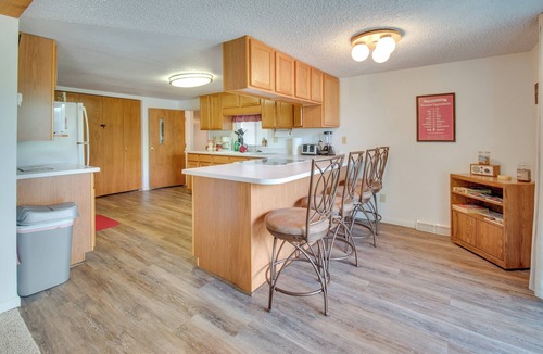 Lonergan House | 2-Level Home w/Deck: 1/2 Mi to Lake McConaughy!