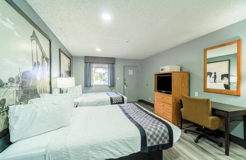 Ira Hotel | 2 Lodging | Easy Reach to Scurry County Museum & Historic Sites | 2 Queen Beds