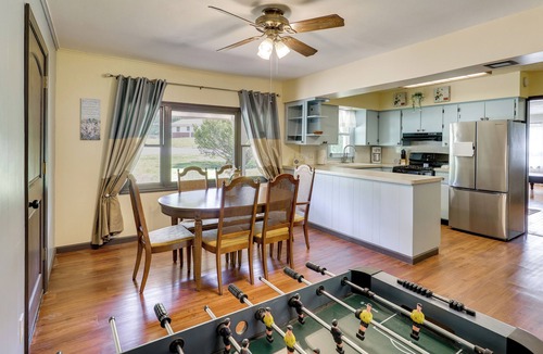 Pleasant Valley House | 2 Mi to Downtown KC! Quiet Ranch-Style Home