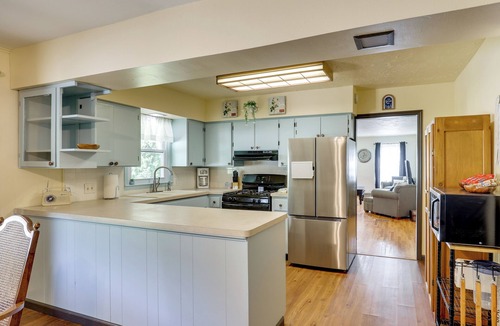 Pleasant Valley House | 2 Mi to Downtown KC! Quiet Ranch-Style Home