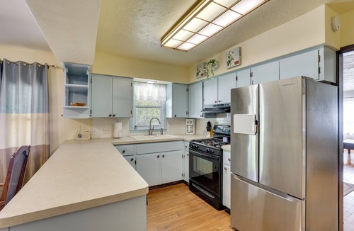 Pleasant Valley House | 2 Mi to Downtown KC! Quiet Ranch-Style Home