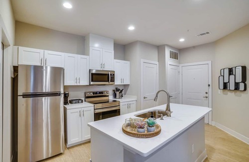 Crowley Apartment | 2 Mi to Dtwn Crowley! Modern Escape w/Pool Access