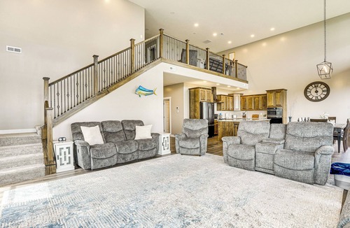 Crofton House | 2 Mi to Lewis and Clark Lake: Spacious Getaway