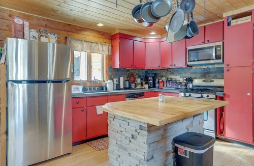 Casper Mountain Cottage | 2 Mi to Skiing: Casper Cabin w/Mtn Views!