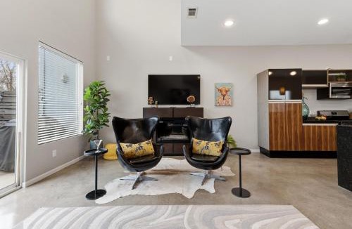 Fort Worth Cultural District House | 2 Min Walk Dickies Arena Lux Home Parking