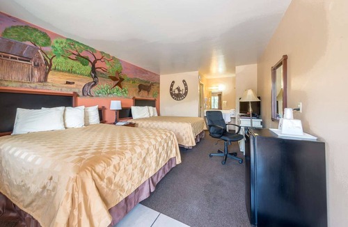 Junction Hotel | 2 Peaceful Rooms | Junction Golf Club - 2.5 miles | Pets Allowed + Seasonal Pool