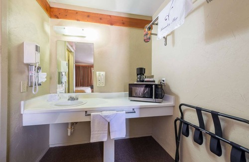 Junction Hotel | 2 Peaceful Rooms | Junction Golf Club - 2.5 miles | Pets Allowed + Seasonal Pool