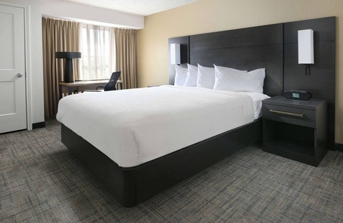 Richardson Hotel | 2 Pet-friendly Suites W/Full Kitchen! FREE Breakfast, Parking, Pool, Tennis Ct!