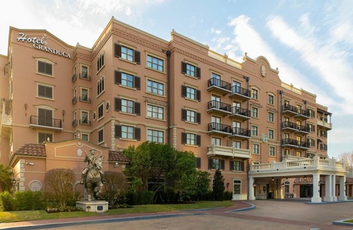 Uptown Hotel | 2 Premier Suite Pool View Balcony | Hotel Granduca | Near High-End Shopping