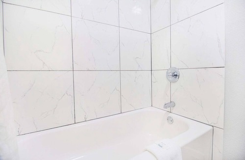 McAlester Apartment | 2 Queen Bed|McAlester OK