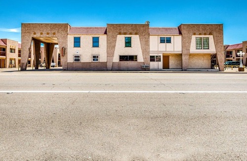 Groesbeck Apartment | 2 queen bed | non smoking