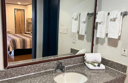 West San Antonio Hotel | 2 Queen Bed Smoking