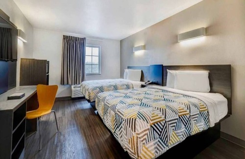 Balch Springs Apartment | 2 Queen Beds | Mobility Accessible Tub Nsmk