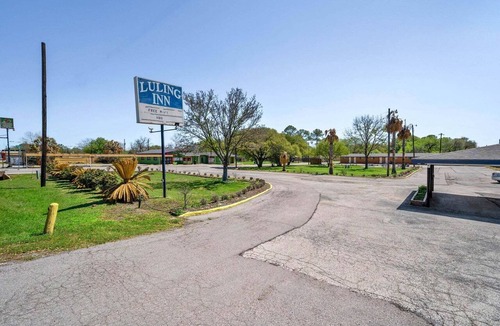 Luling Apartment | 2 Queen Beds Non-Smoking