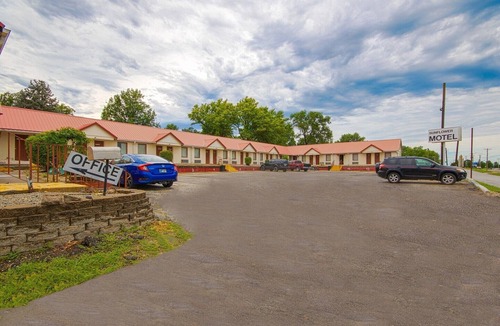 Hiawatha Apartment | 2 Queen Beds|Non-Smoking