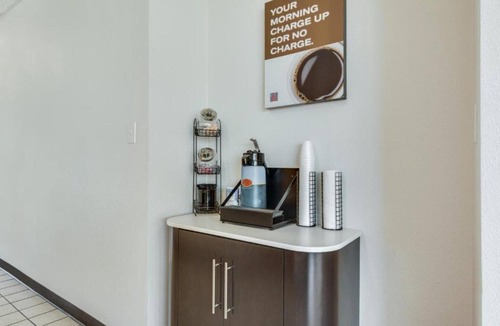 Longview Apartment | 2 Queen Beds | Smoking, Micfridge