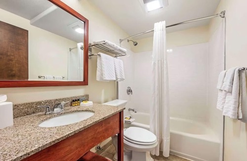 Eagle Hotel | 2 Queen Beds Stay w/Free Breakfast| Access to Indoor Heated Pool & Free Parking