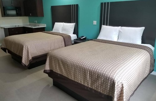 Bay City Hotel | 2 Queen Kitchenette, Scottish Inns & Suites, Full-Size Fridge, Great Location