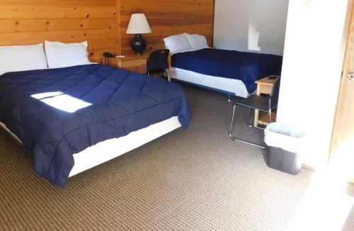 Packwood Hotel | 2 Queen Suite w/Kitchenette near Packwood Lake Trailhead | Perfect for Skiers