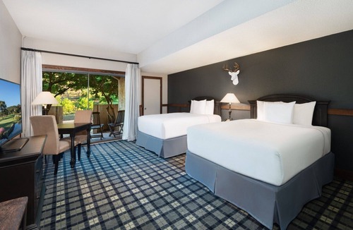 Boerne Hotel | 2 Queens | Scenic Balcony | 2 Units| 6 mi to Hill Country Mile Boutiques