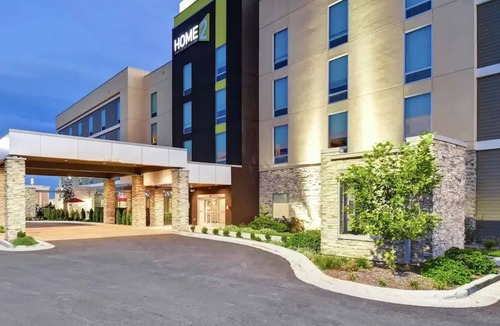 Roswell Hotel | 2 Relaxing Units. Pets Allowed, FREE Breakfast! Close to Spring River Zoo