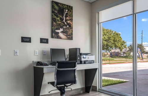 Katy Apartment | 2 Relaxing Units w/Kitchenette, FREE Breakfast & Parking, Near Katy Mills Mall!