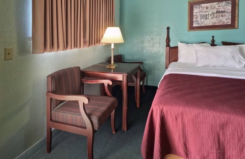 Vega Hotel | 2 Restful Rooms w/2 Queen Beds – Relax, Refuel, & Explore Route 66 Beauty