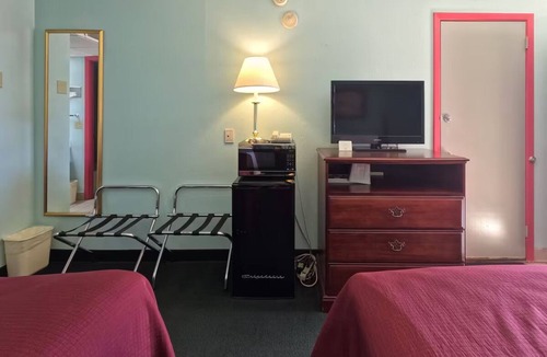 Vega Hotel | 2 Restful Rooms w/2 Queen Beds – Relax, Refuel, & Explore Route 66 Beauty